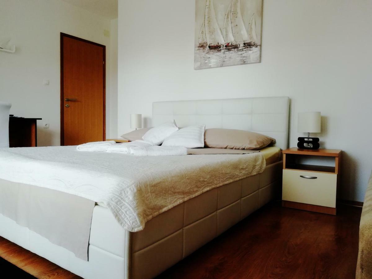 Apartments 4 Me Трогир Экстерьер фото